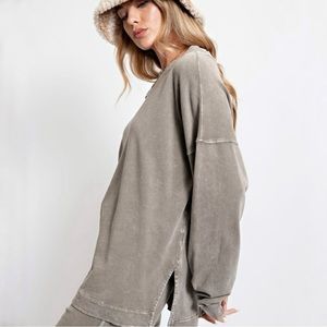 Long sleeve washed pullover in mocha